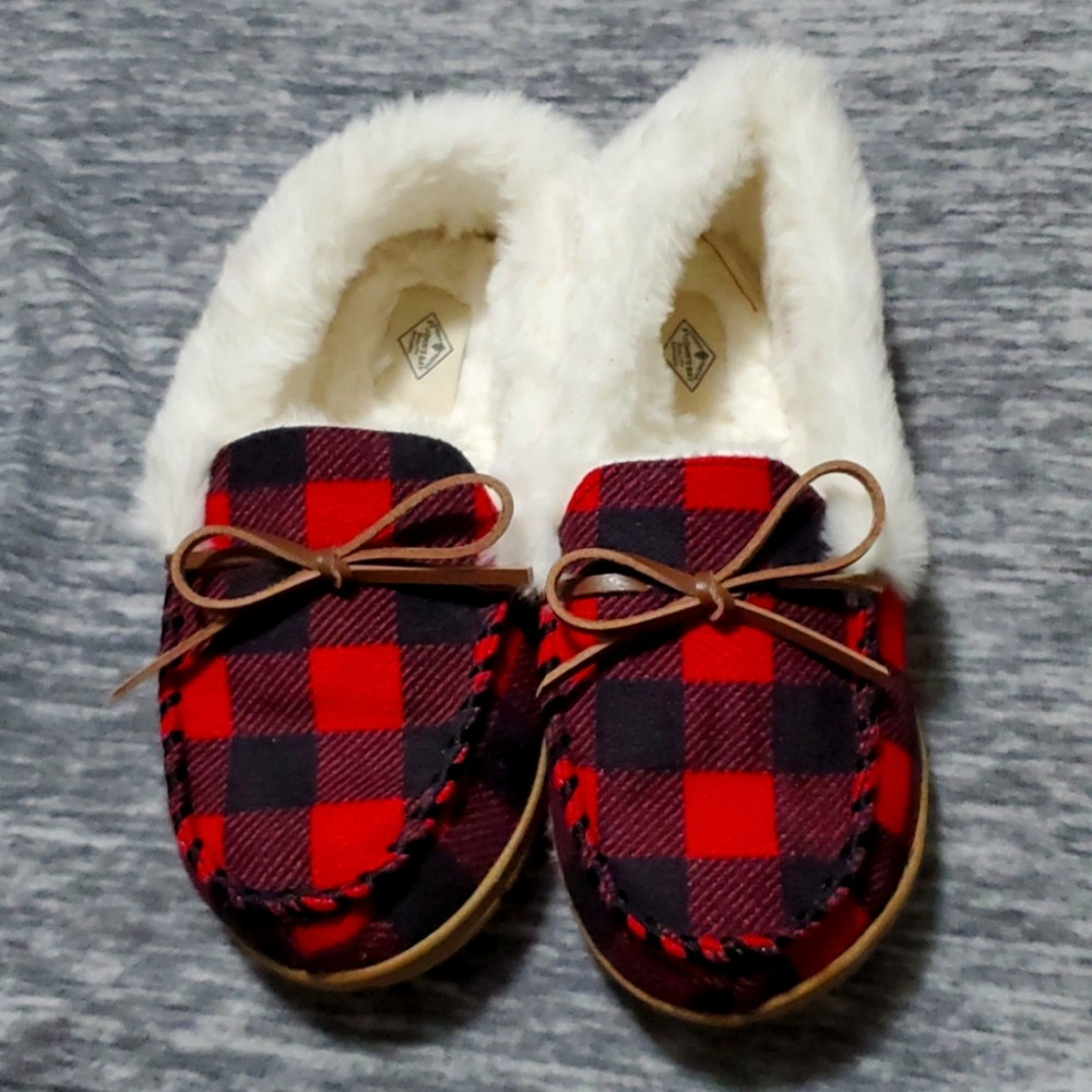 NWOT St. John's Bay size 5-6 women's slippers,